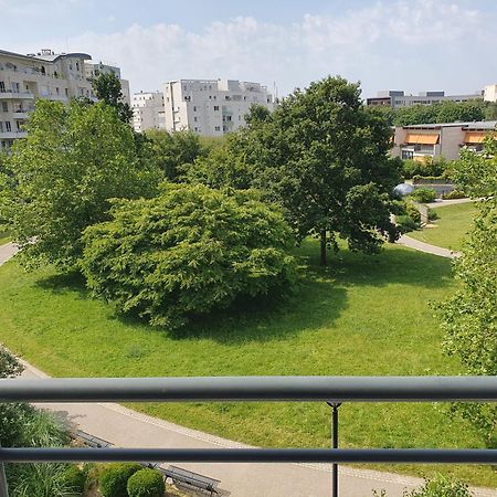 Appartement Residentiel Au Vert Et Au Frais Montigny-le-Bretonneux Exteriör bild