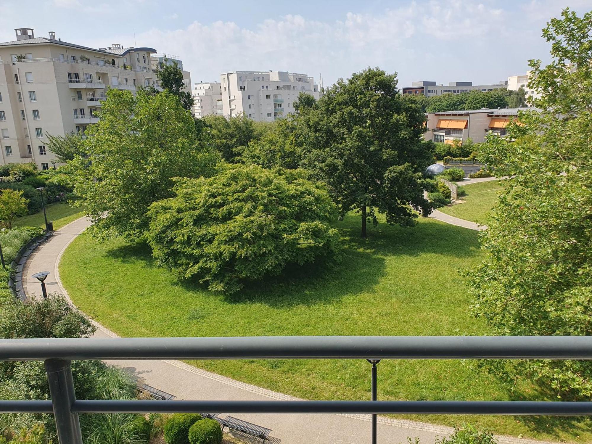 Appartement Residentiel Au Vert Et Au Frais Montigny-le-Bretonneux Exteriör bild