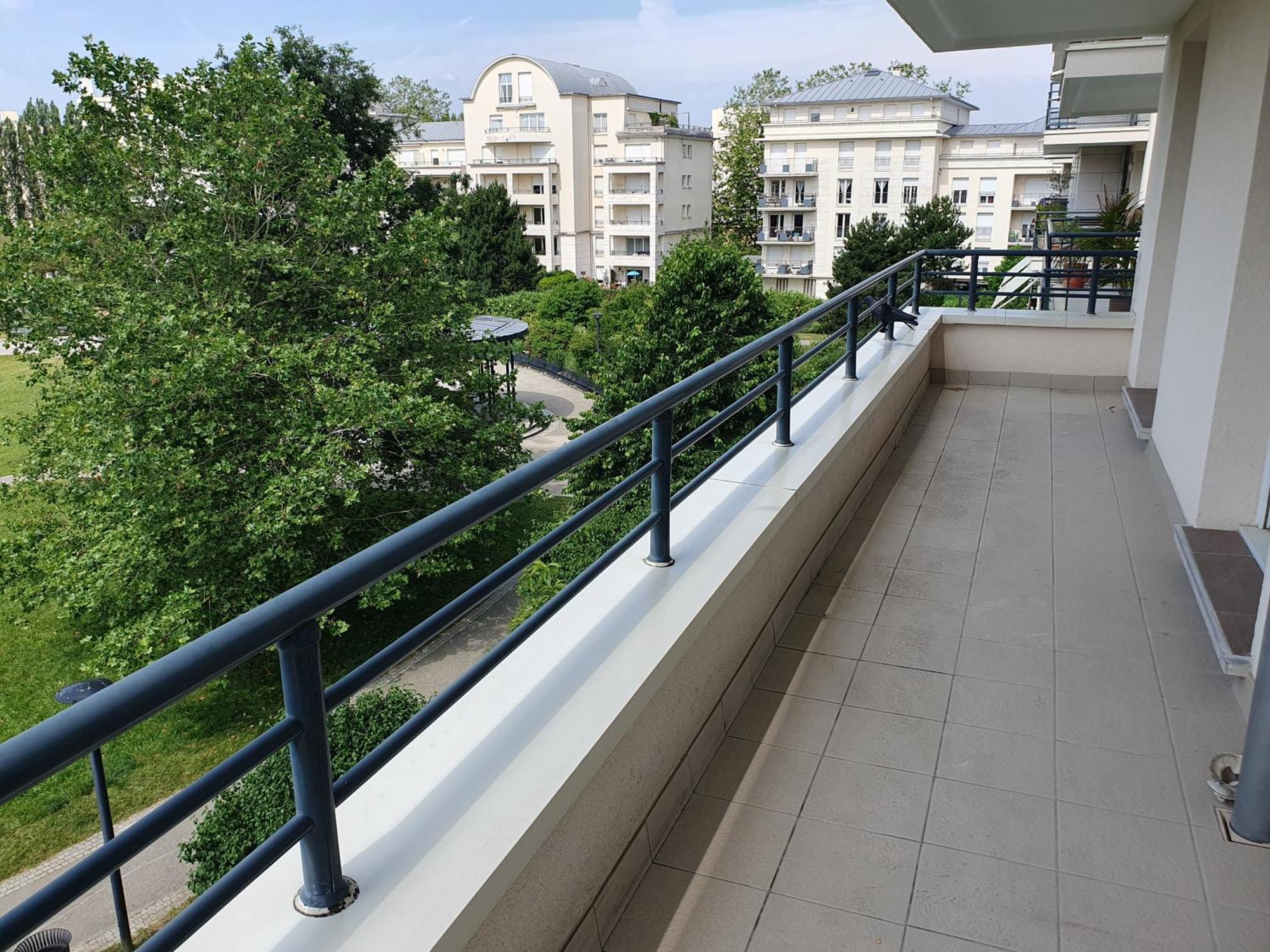 Appartement Residentiel Au Vert Et Au Frais Montigny-le-Bretonneux Exteriör bild